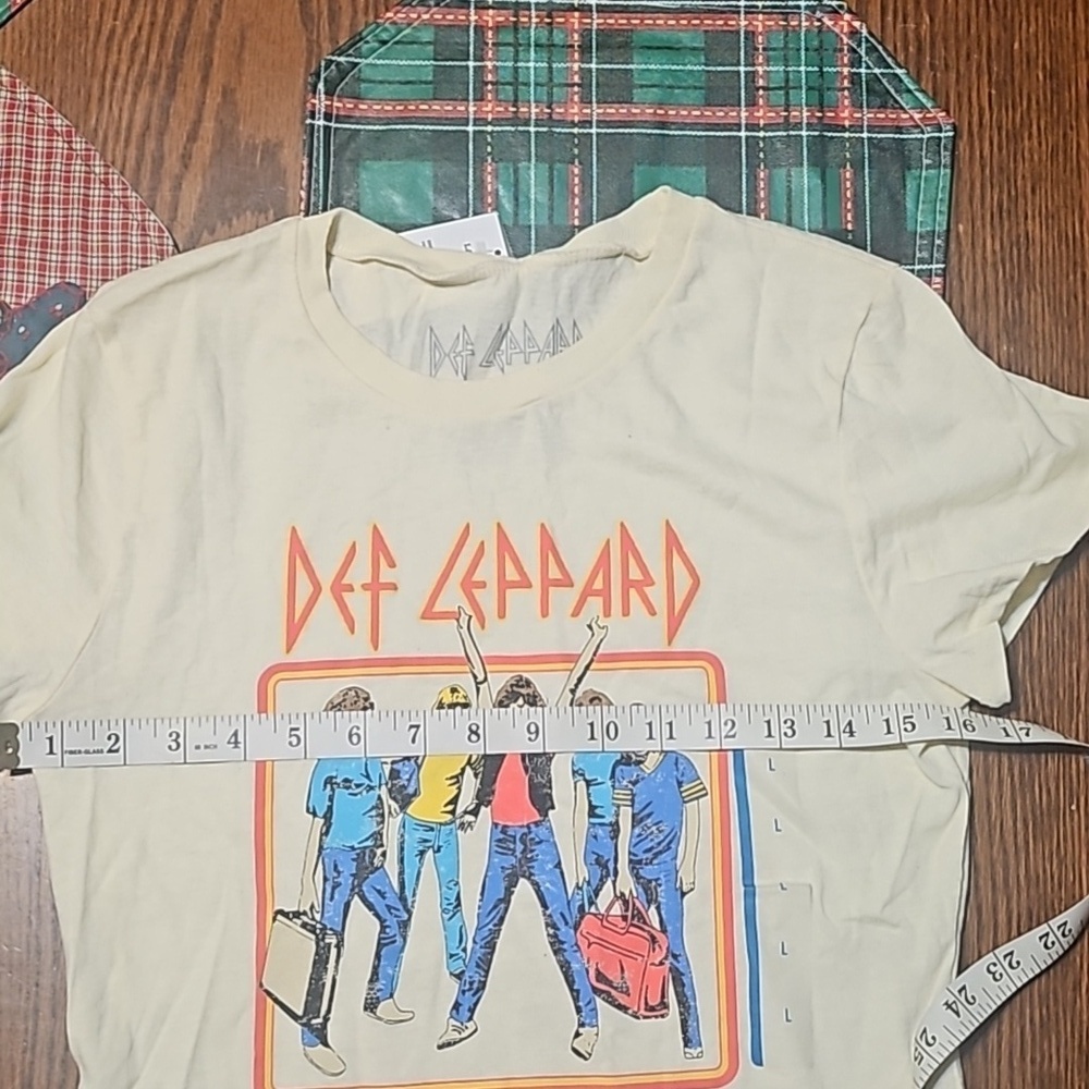 Def Leppard Crop Top - Picture 13 of 14